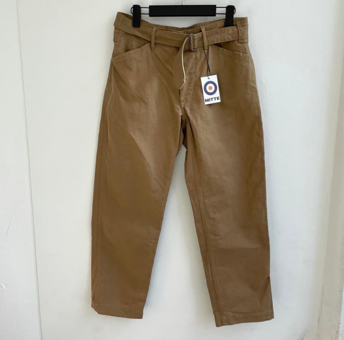 코모리 벨티드 팬츠 상품이미지1