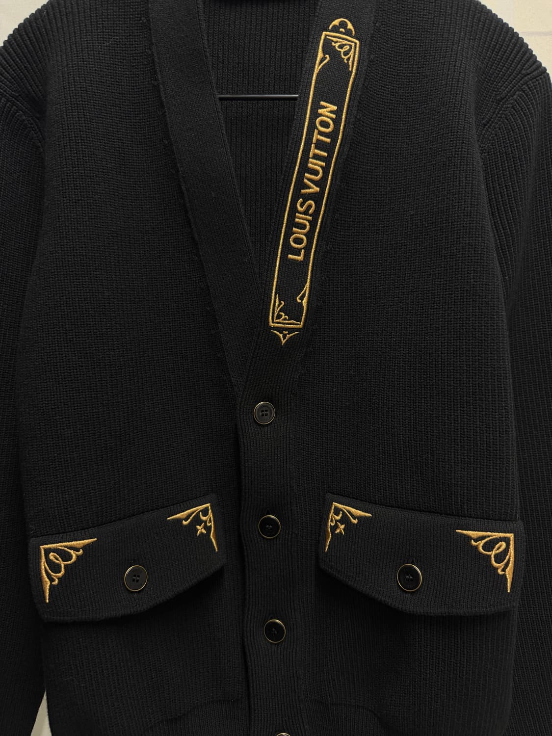 루이비통 엠브로이더드 시그니처 가디건 상품이미지3