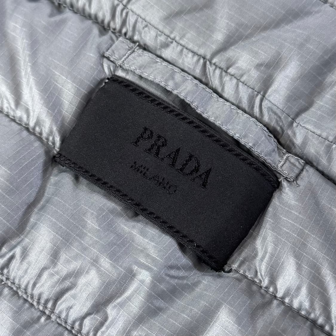 [50/당일출고]프라다 삼각로고 경량패딩 상품이미지5