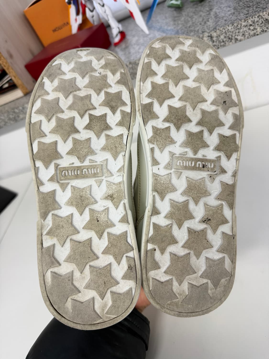 정품) 미우미우 로고 레더 스니커즈 37.5  상품이미지10