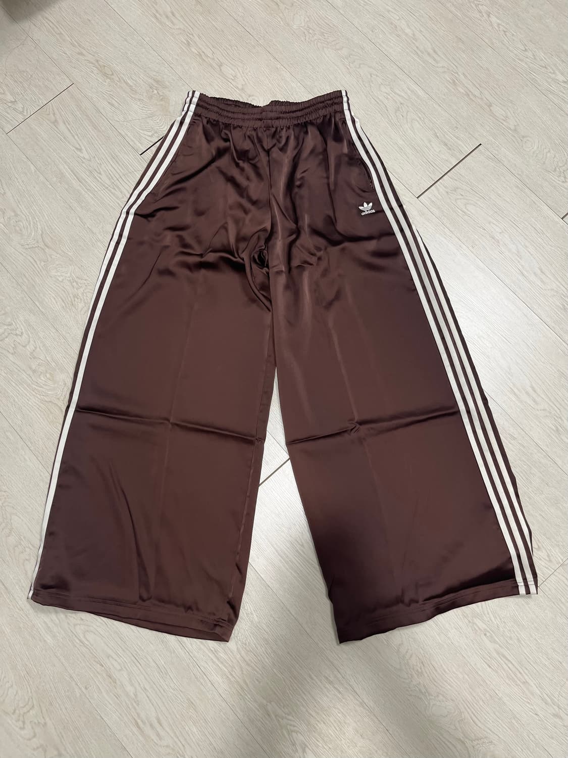 아디다스 새틴 와이드 레그 트랙 팬츠 - 브라운:크림화이트 상품이미지2