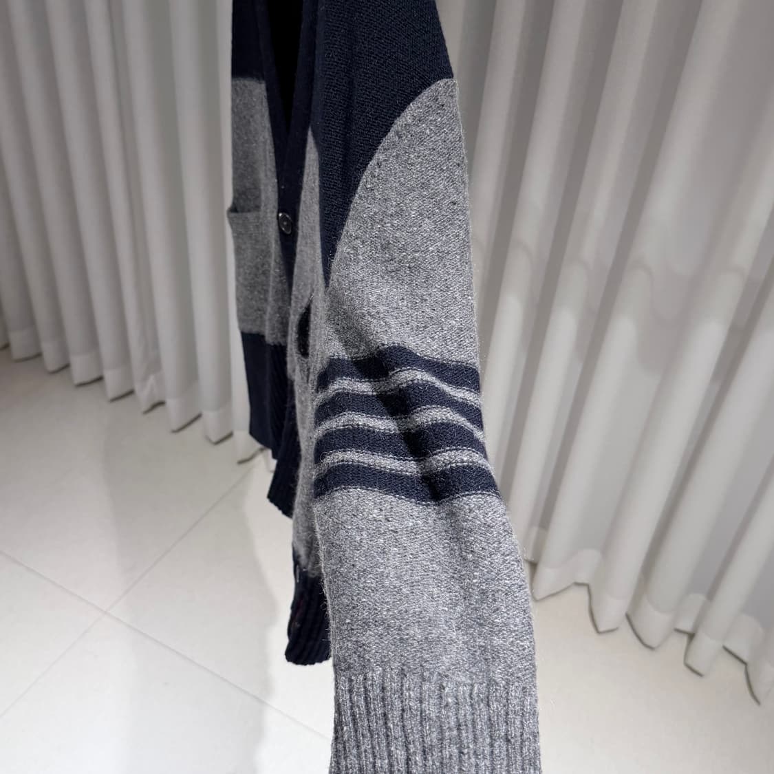 (A+/5) / 톰브라운 도니골저지 사선완장 그레이 가디건 상품이미지4