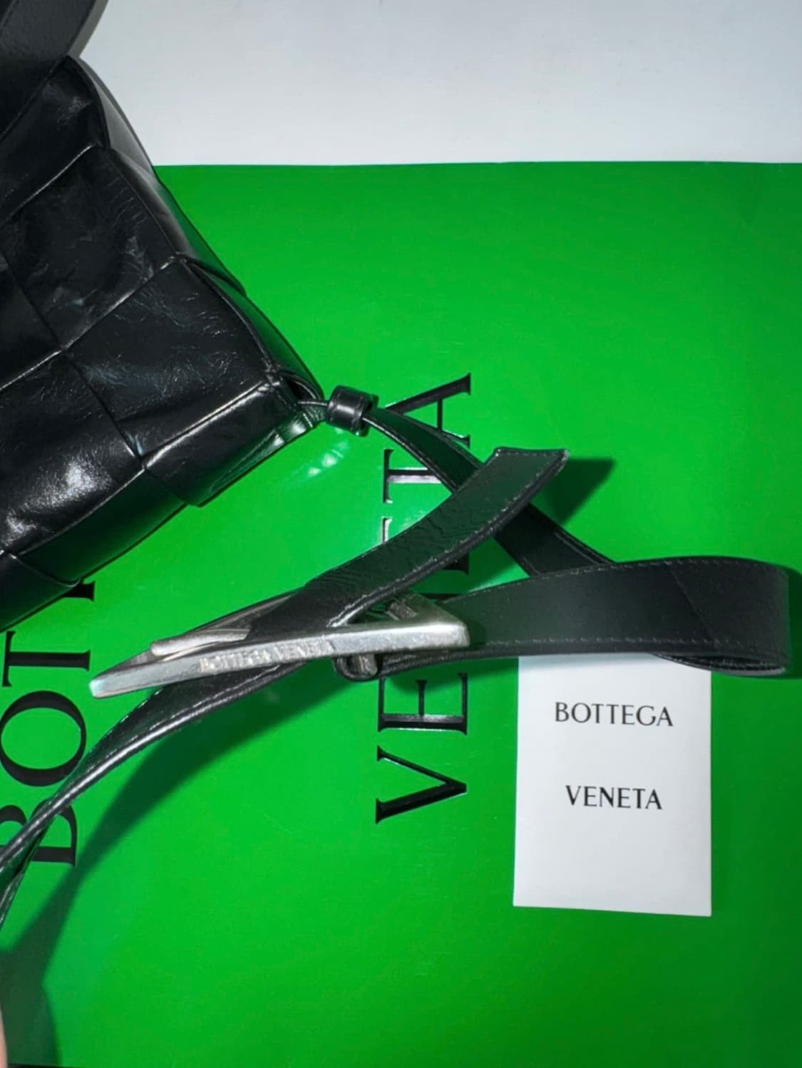 보테가베네타 카세트백 블랙 유광 상품이미지2