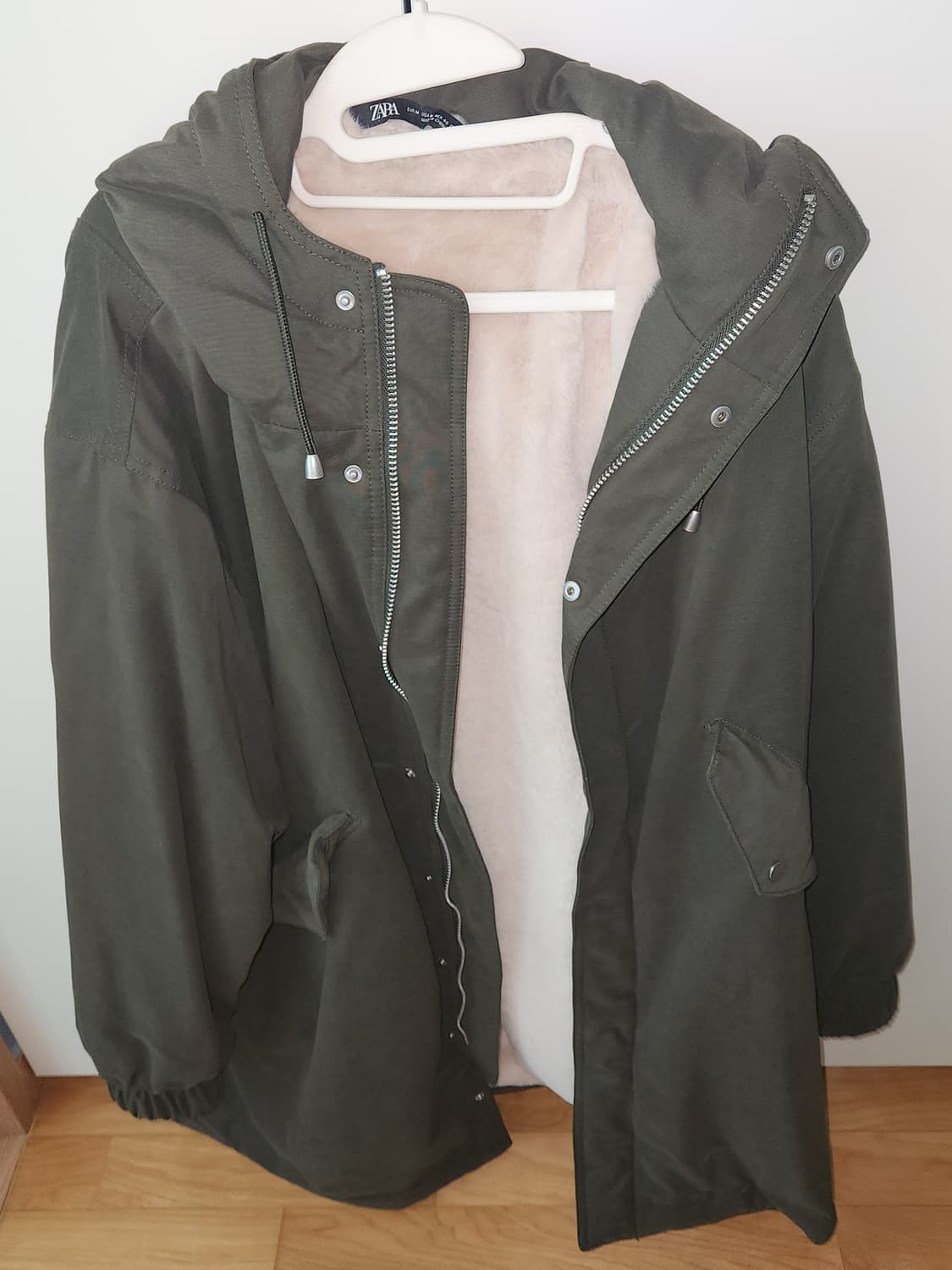 ZARA 카키 색 털 코트 상품이미지1