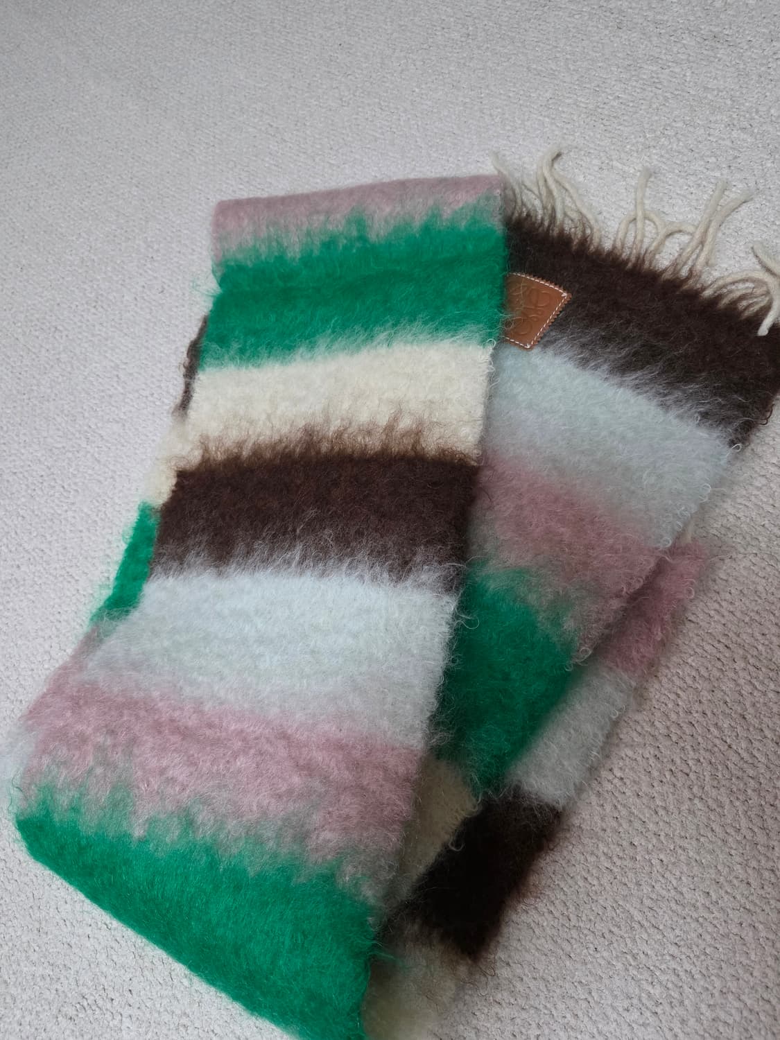 로에베 멀티 스트라이프 모헤어 머플러 상품이미지4