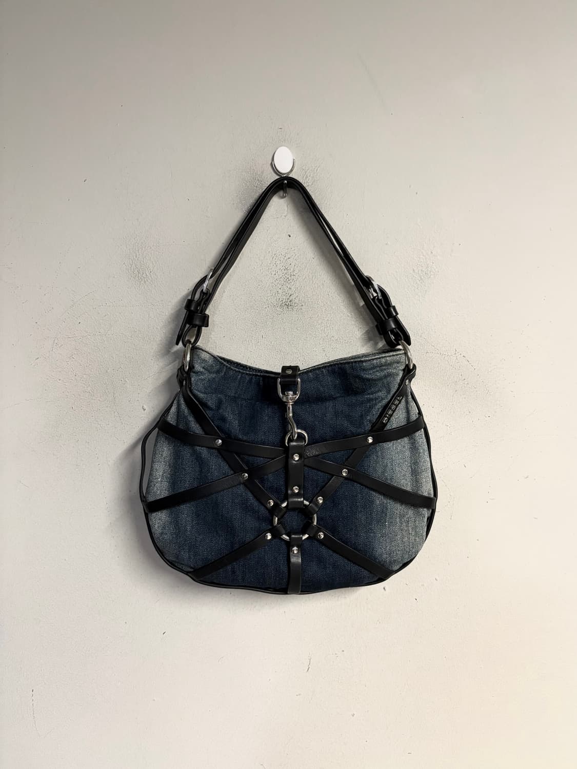 DIESEL harness detail hand bag  상품이미지2