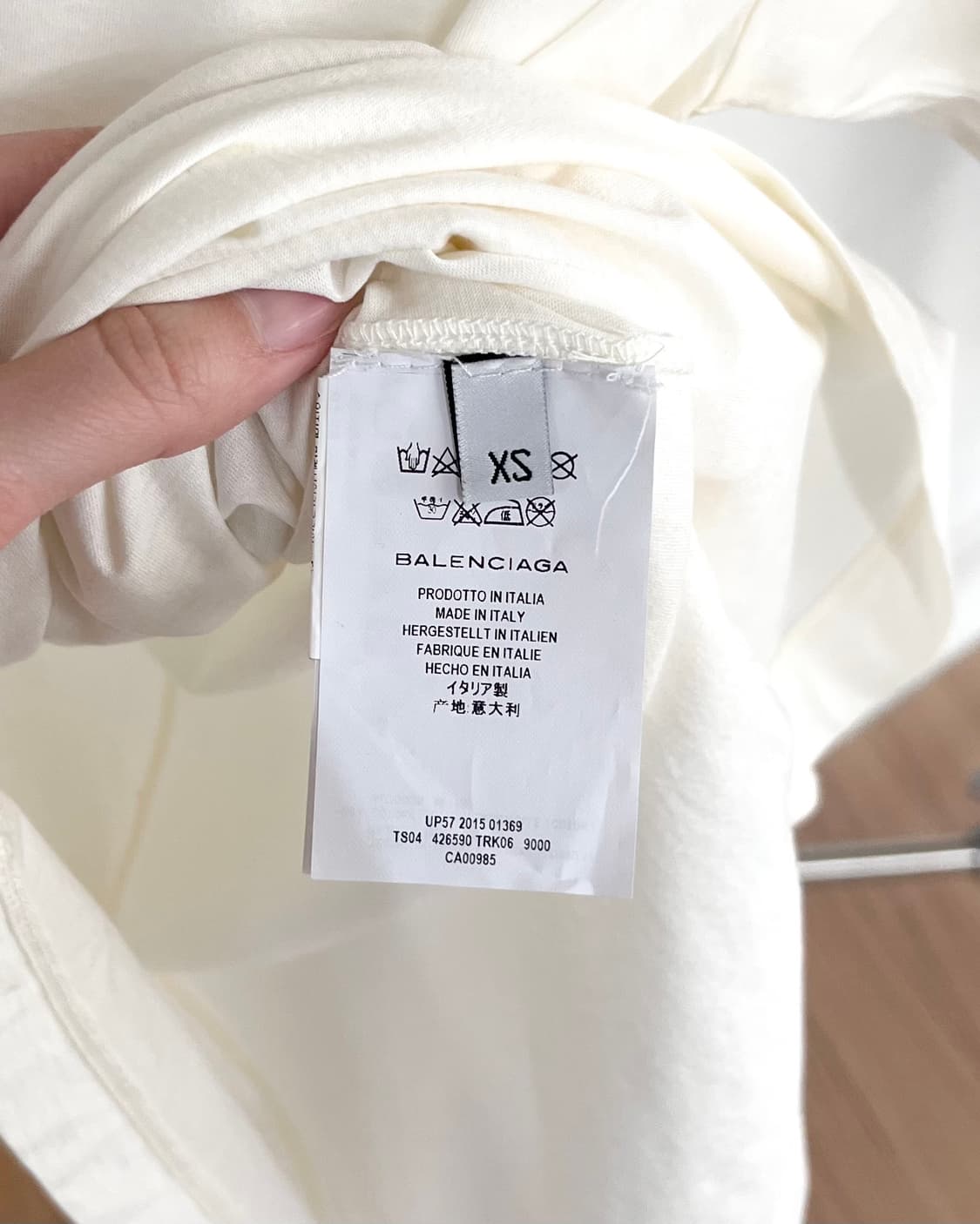 발렌시아가 화이트 러프 엣지 브이넥 하프티 상품이미지8