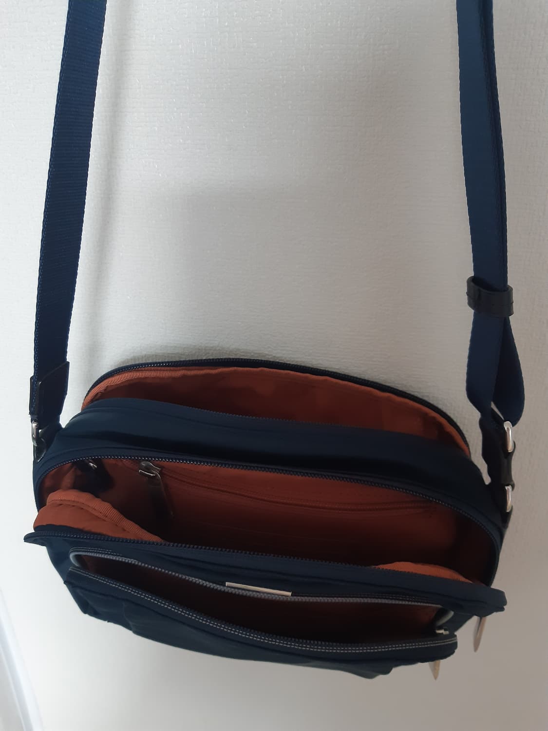 투미 크로스백 상품이미지2