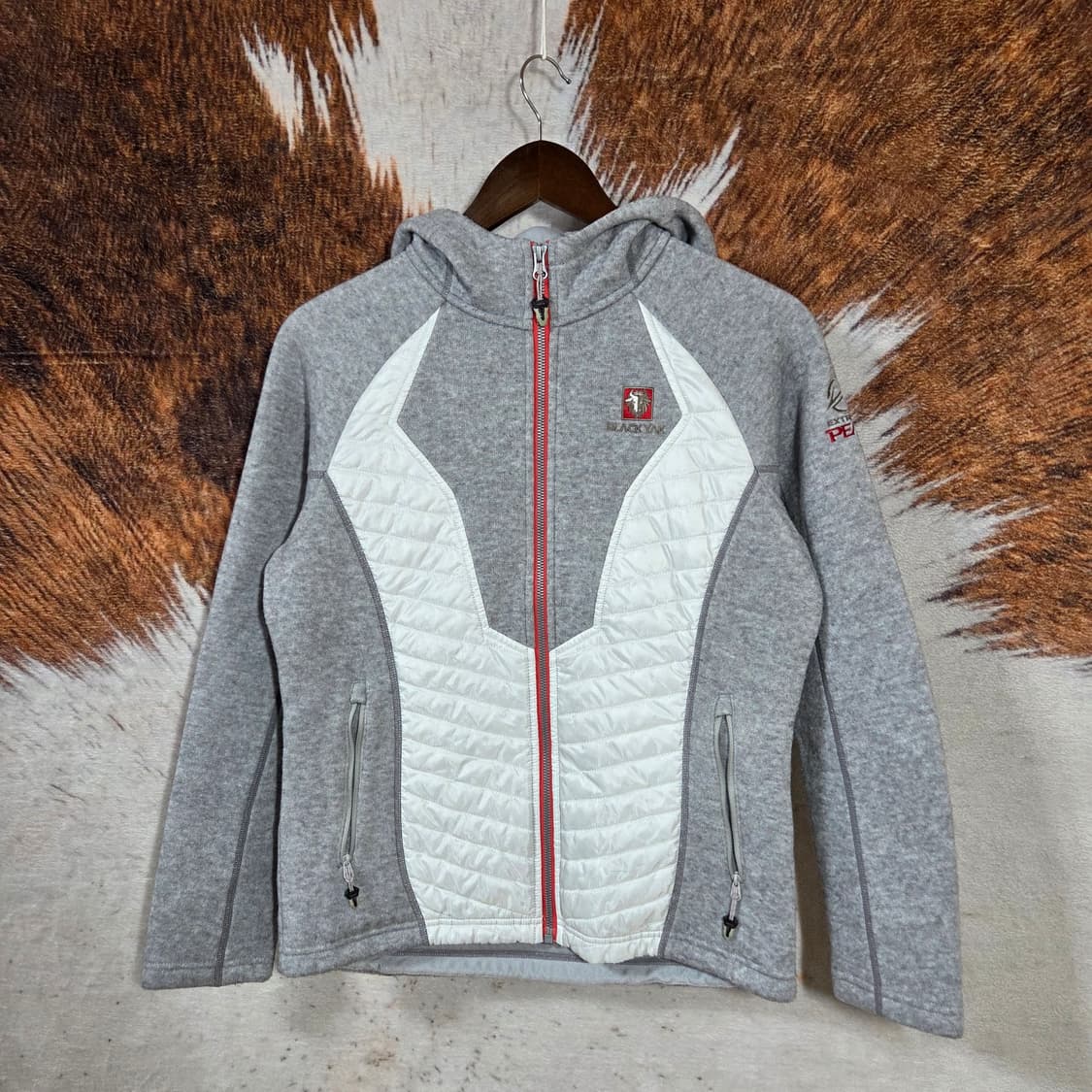 블랙야크 화이트 누빔 그레이 배색 후드집업 상품이미지1