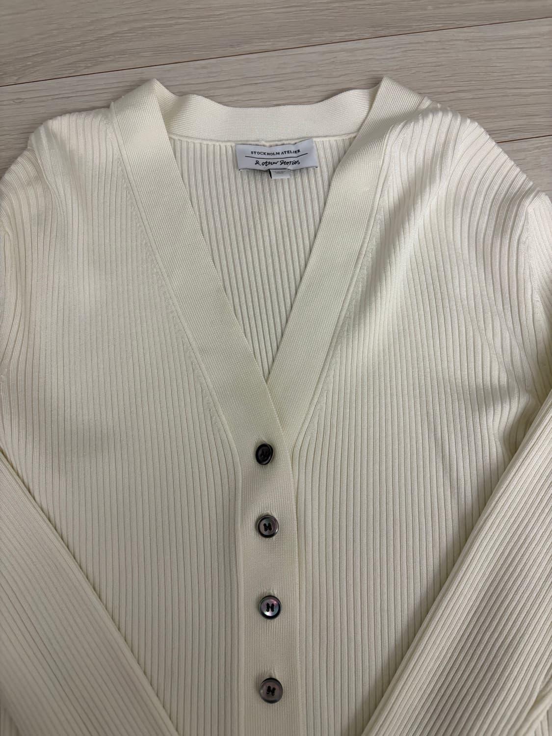 앤아더스토리즈 아이보리 크롭 가디건 s 상품이미지2