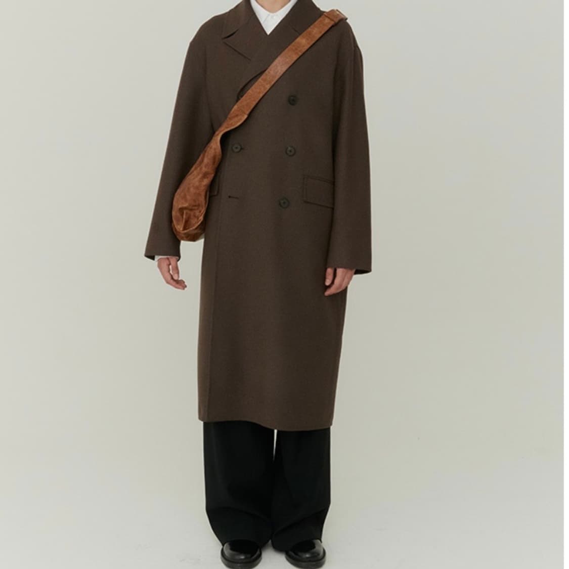 쿠어 하프 문 크로스 레더 토트백 (카멜) 상품이미지8