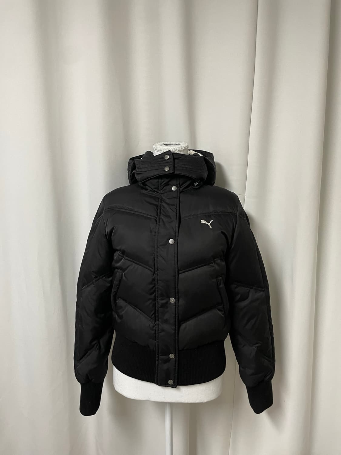 유일매물)푸마 Y2K 딱붙 슬림핏 후드 숏패딩 덕다운 상품이미지3