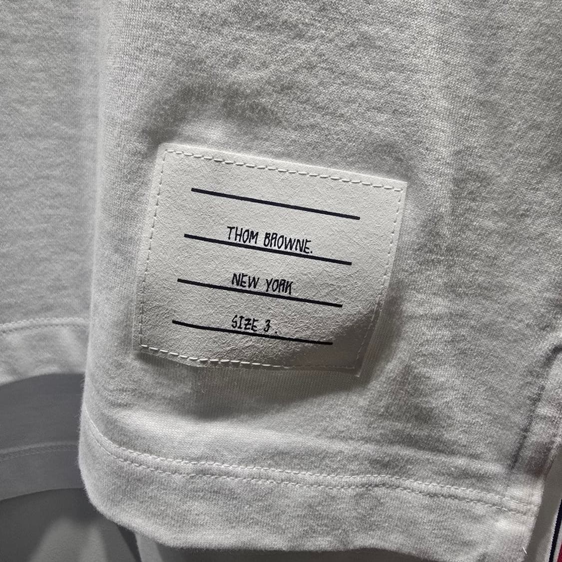 [정품] 톰브라운 저지 릴렉스드 사이드 슬릿 티셔츠 3 상품이미지3