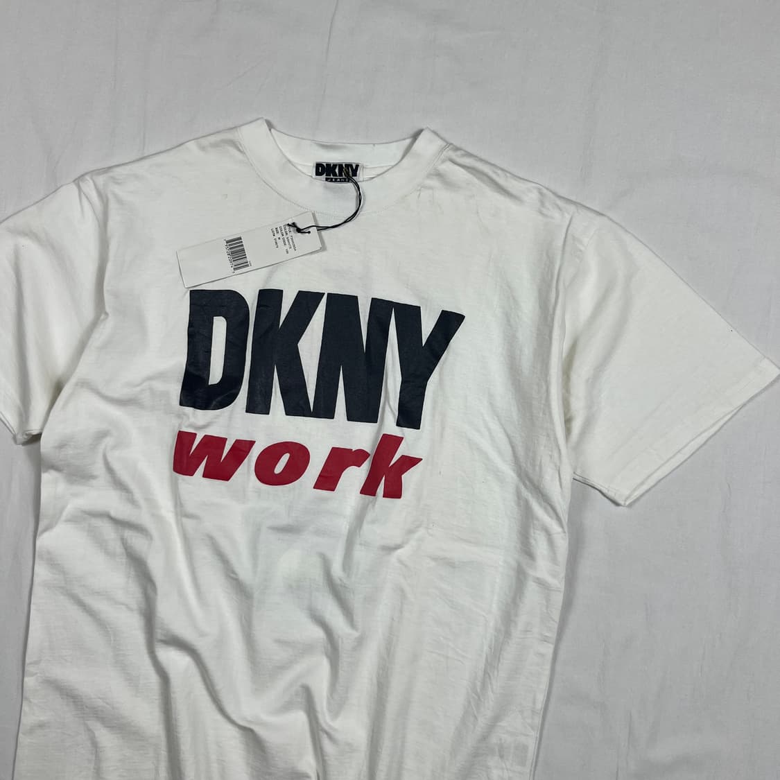 데드스탁 90‘s 디케이앤와이 dkny work 프린트 반팔티 상품이미지2