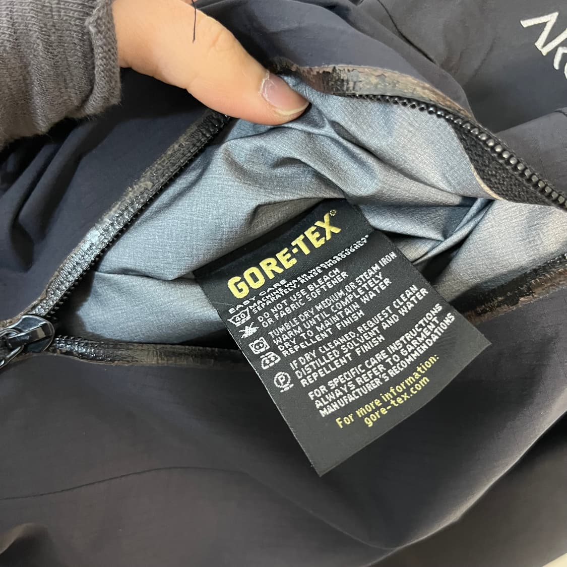 Arc’teryx Theta AR Gore-Tex windbreaker 상품이미지8