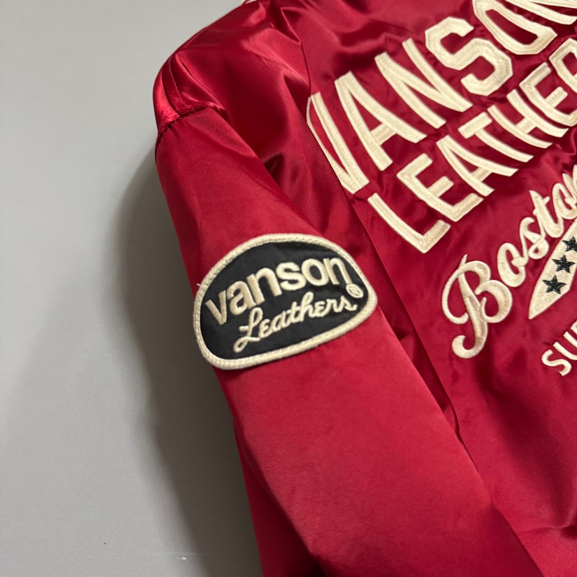 밴슨(VANSON) 레드 스펠아웃 로고 후면 자수 나일론 스타디움 자켓 상품이미지6