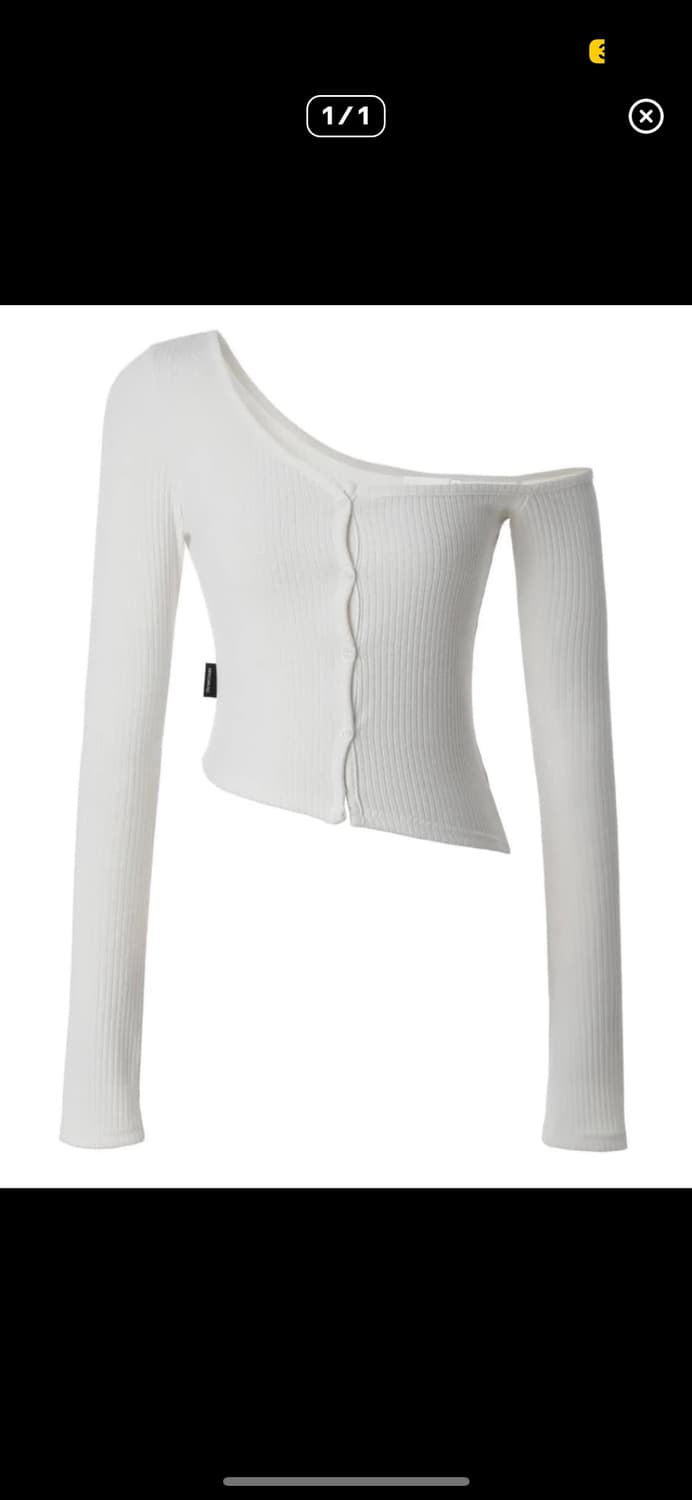 쓰리타임즈 원숄더 버튼티 화이트 상품이미지1