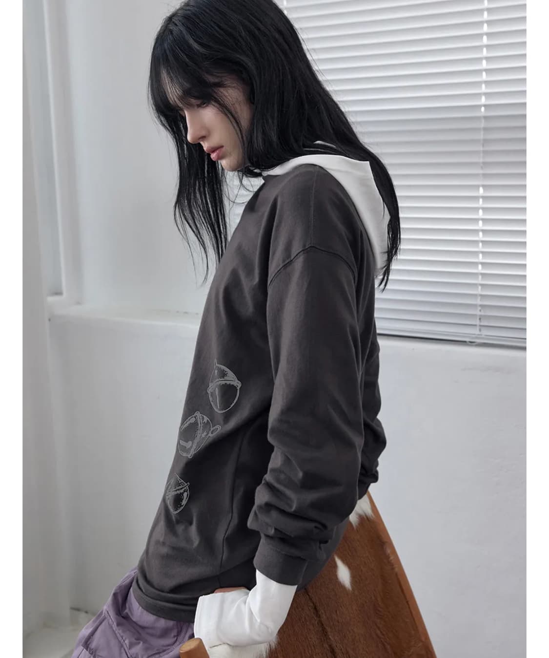 [새상품] rense 렌세 오버사이즈 벨 그래픽 티셔츠 챠콜 상품이미지2