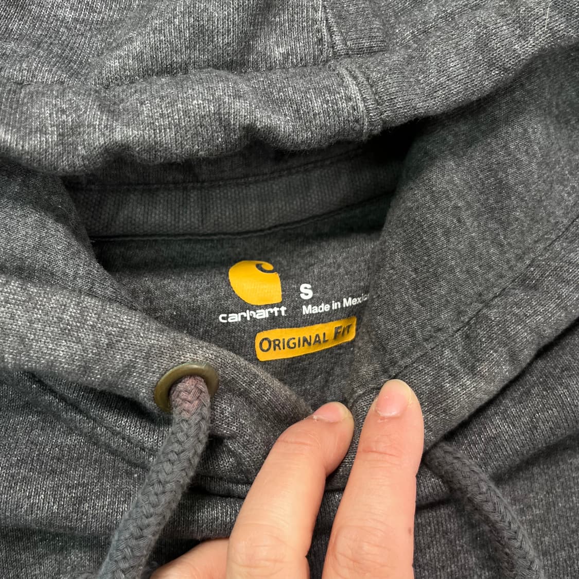 100 칼하트 WIP 로고 챠콜 후드티 상품이미지2