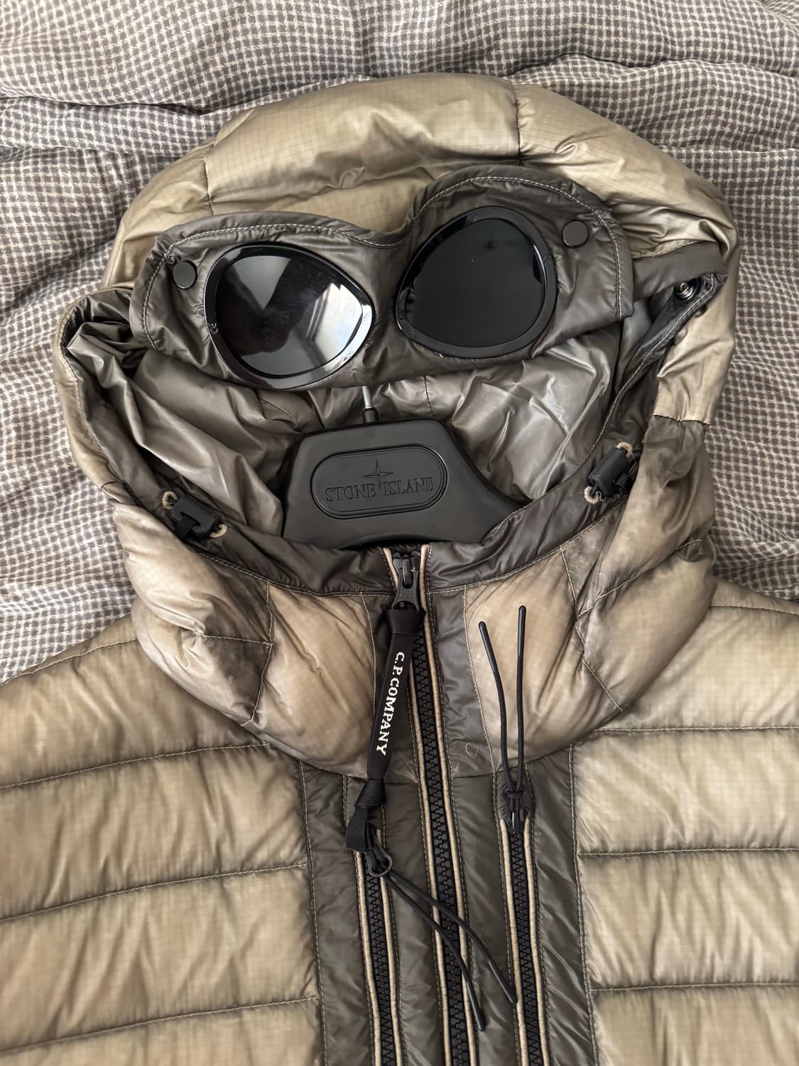 Cp컴퍼니 dd쉘 고글 경량패딩 펀가이 그레이 L 상품이미지3