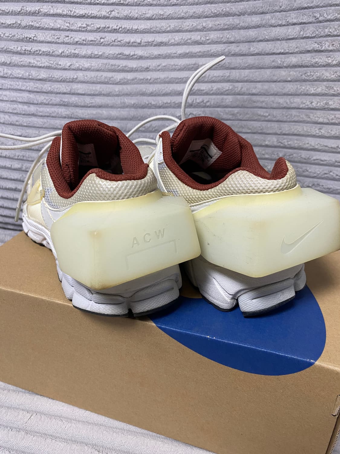 나이키 x 어콜드월 줌 보메로 5 화이트 260 상품이미지2