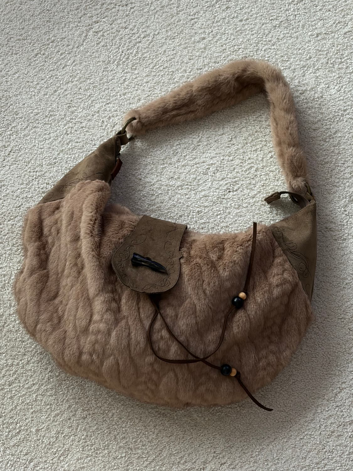 Horseshoe Fur Bag Brown 상품이미지1