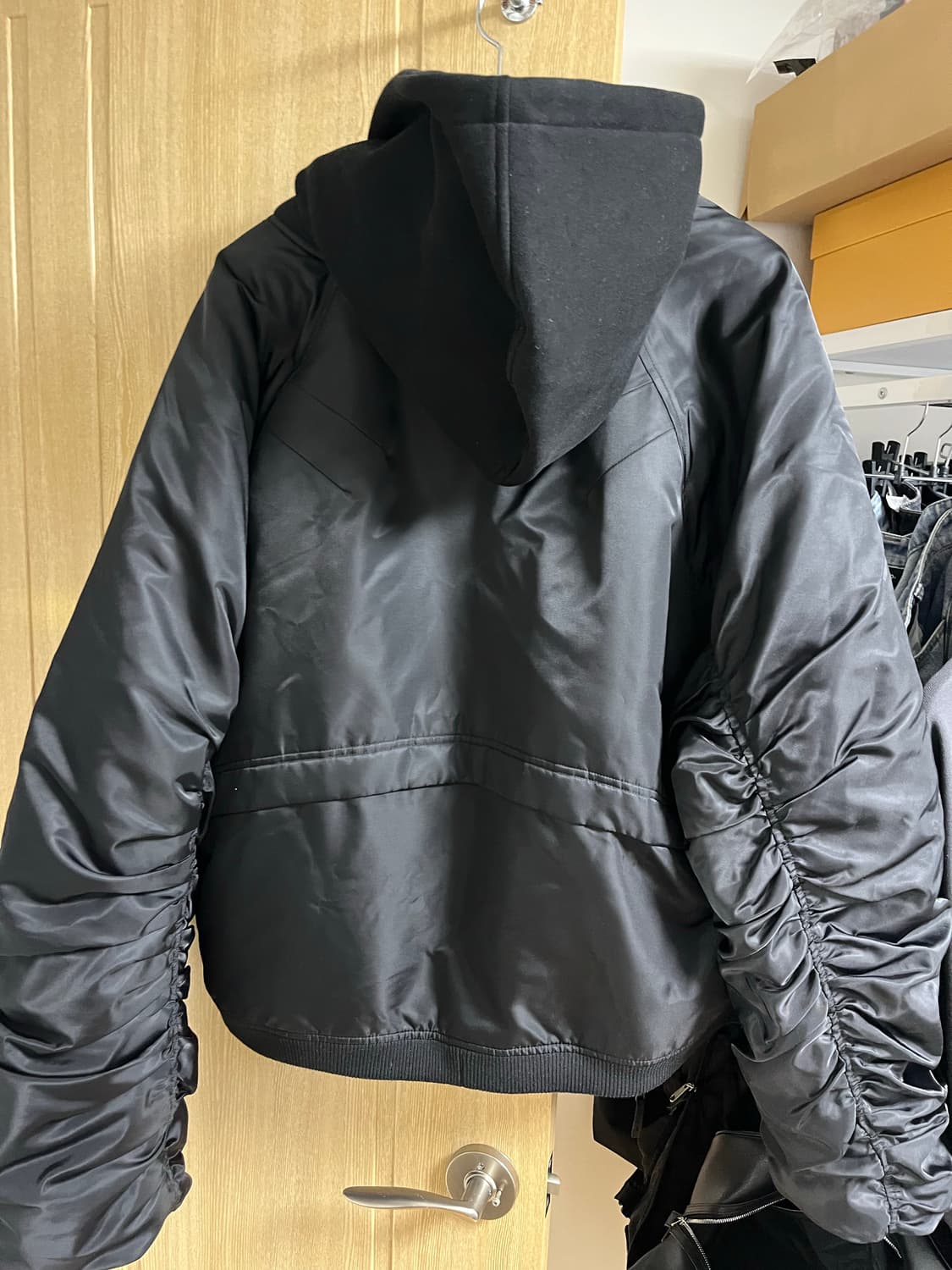 [2] 파프롬왓 오버사이즈 후드 봄버 블랙 상품이미지3