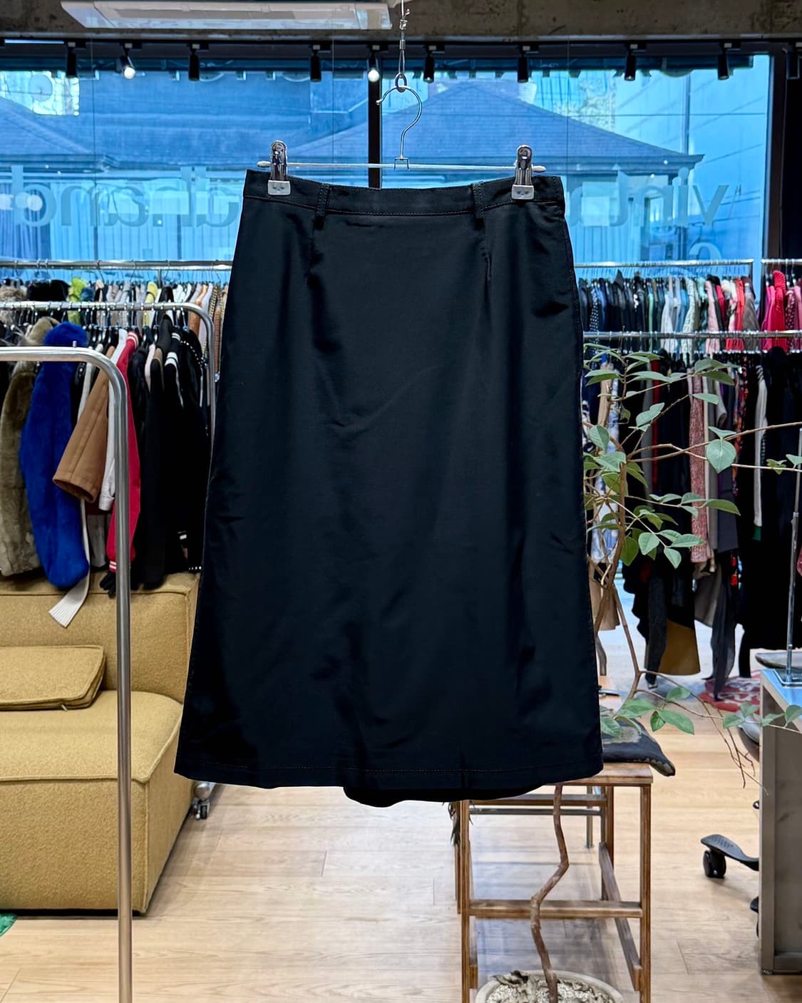 프라다 블랙 폴리에스테르 미디스커트 상품이미지1
