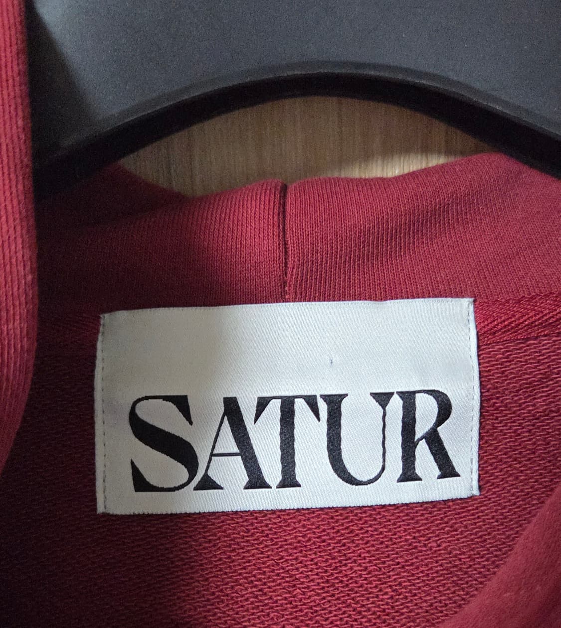 (착샷) 세터 아플리케 리벳 후드 버건디 satur 상품이미지4