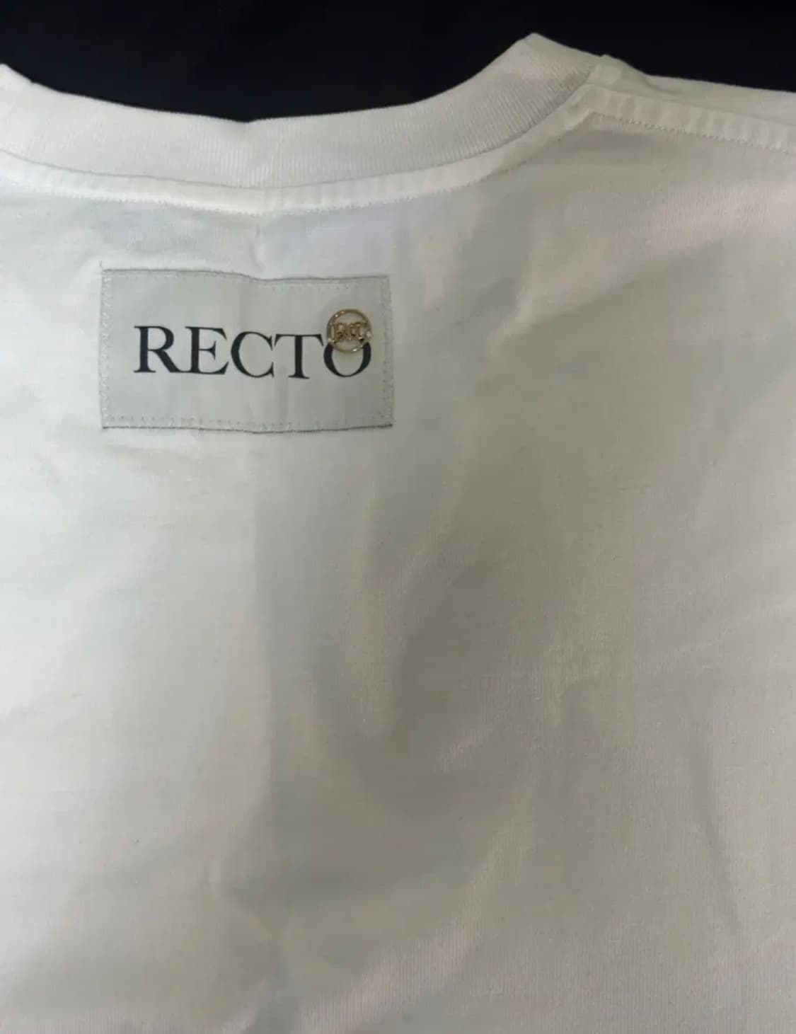 렉토 뱃지 백토로 반팔티 라지 판매합니다 상품이미지1