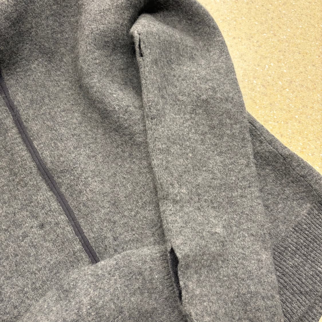 살바토레 페라가모 하이넥 니트 집업 가디건 무지 디테일 레귤러핏 그레이 상품이미지7