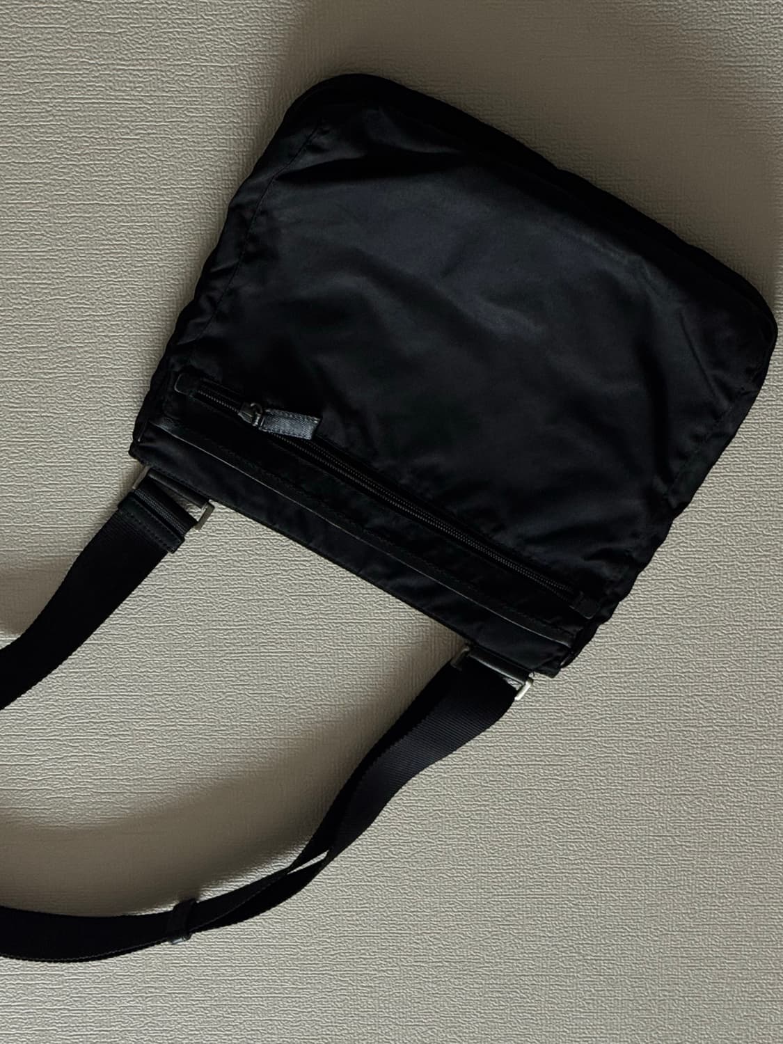 프라다 포코노 크로스백 블랙 상품이미지5