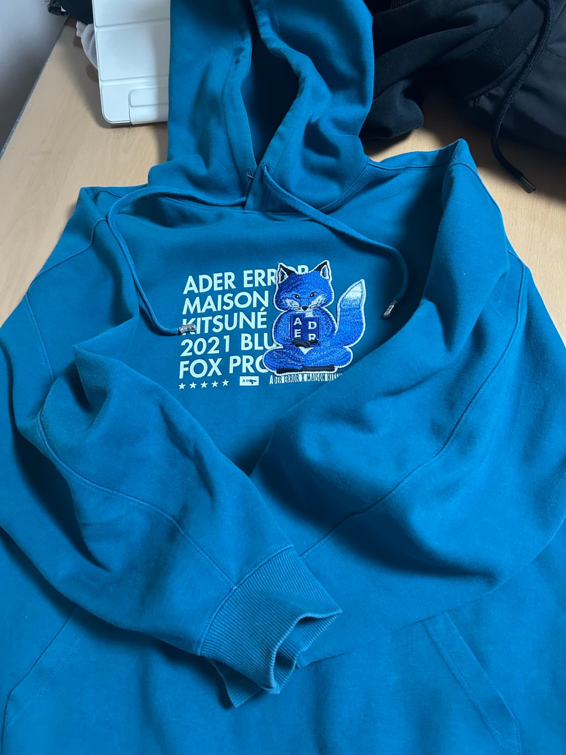 아더에러 메종키츠네 메디테이션 폭스 후드티 상품이미지1