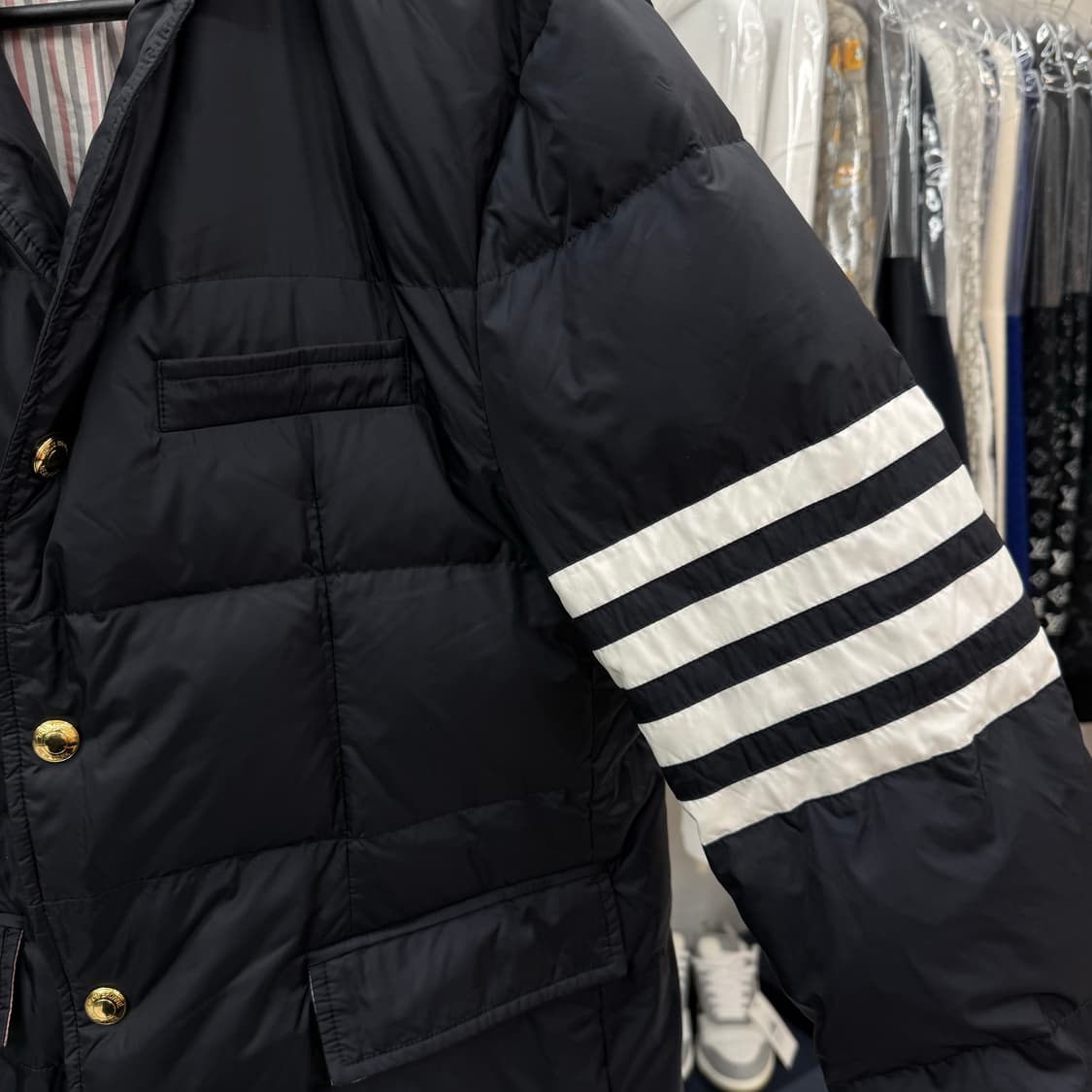 [2/백화점] 톰브라운 사선완장 다운 패딩 블랙 상품이미지4