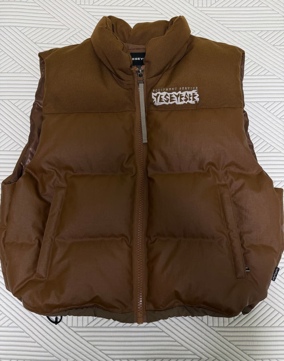 yeseyesee Hoolignas Down Vest Brown 상품이미지1