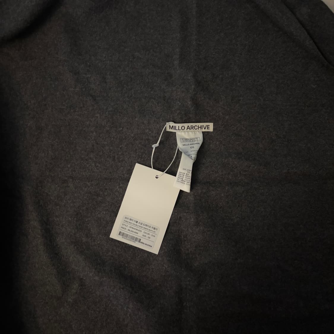 밀로아카이브 쓰리 웨이 더블 스냅 드레이프 머플러 차콜  상품이미지4