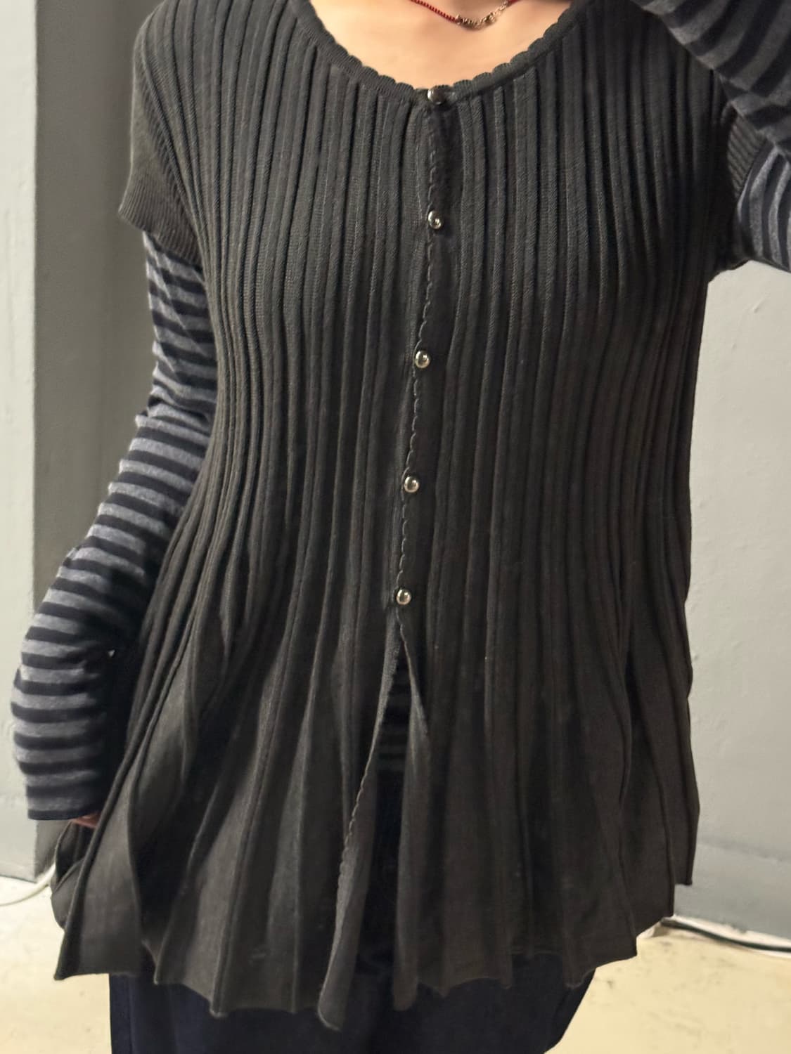 pleats line detail button knit top 상품이미지2