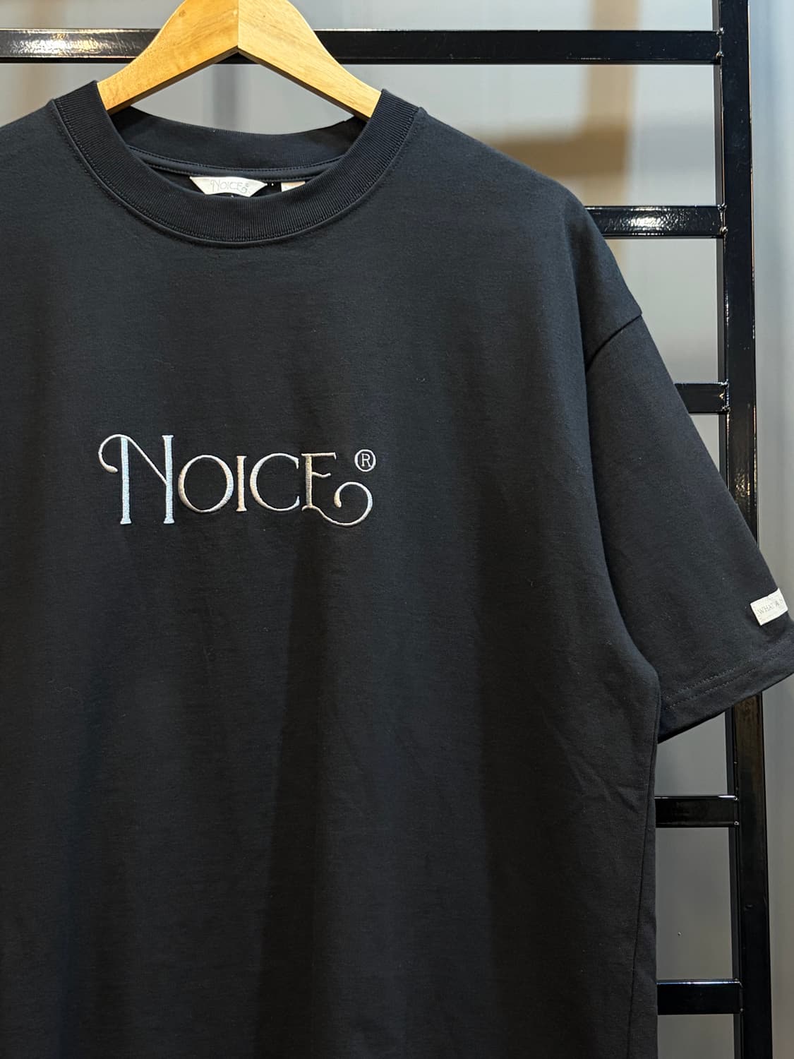 [XL] 노이스 NOICE 블랙 로고 자수 오버사이즈 티셔츠 3.5 상품이미지3