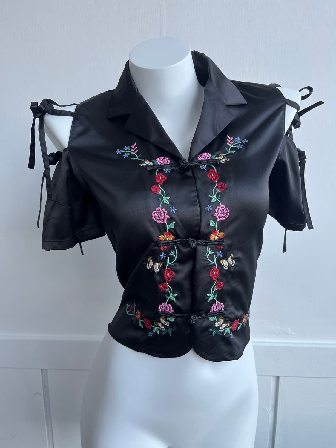 자수 오프숄더 치파오 블라우스 상품이미지2