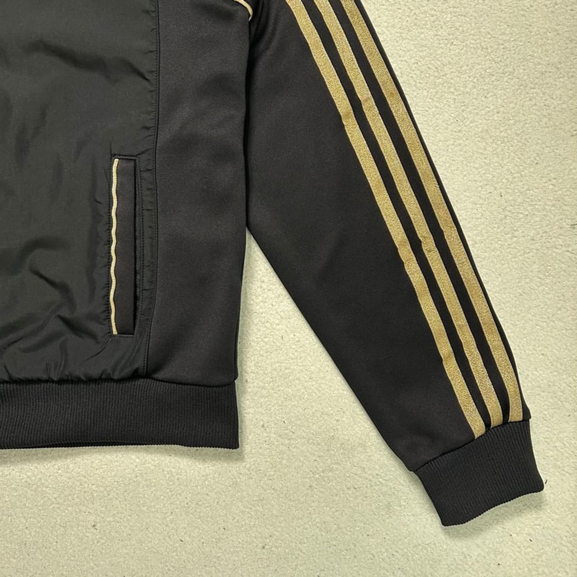 ADIDAS 블랙 골드 트랙탑 져지 95 상품이미지3