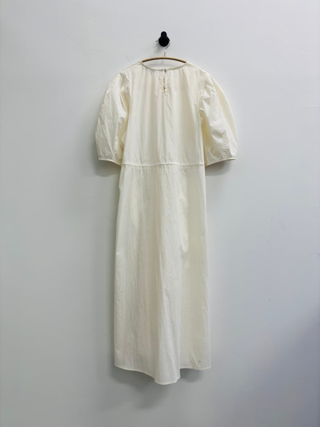 레이브(RAIVE) 셔링 볼륨 스트링 원피스 상품이미지4