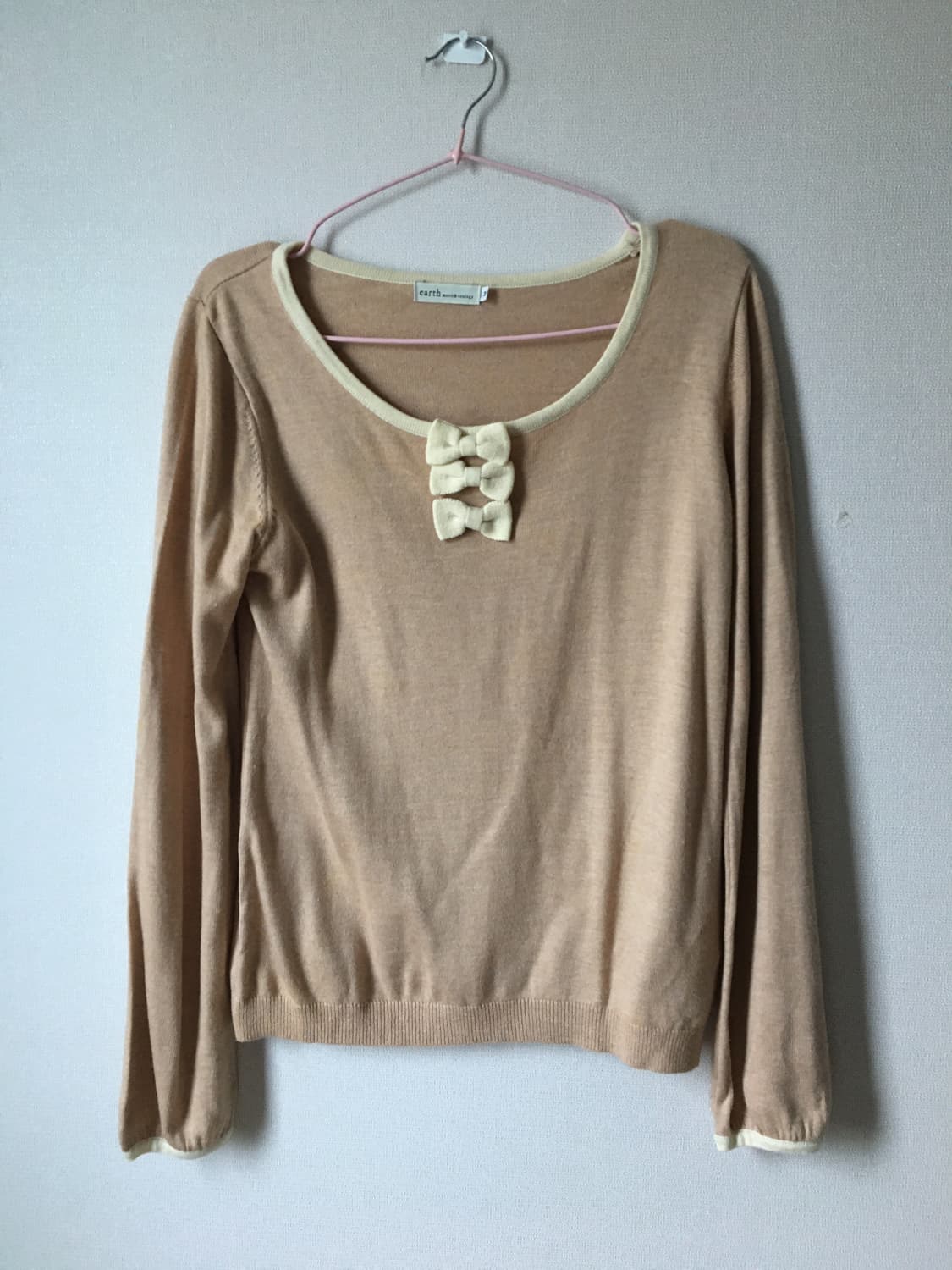 어스뮤직 리본 러블리 빈티지 니트탑 상품이미지1