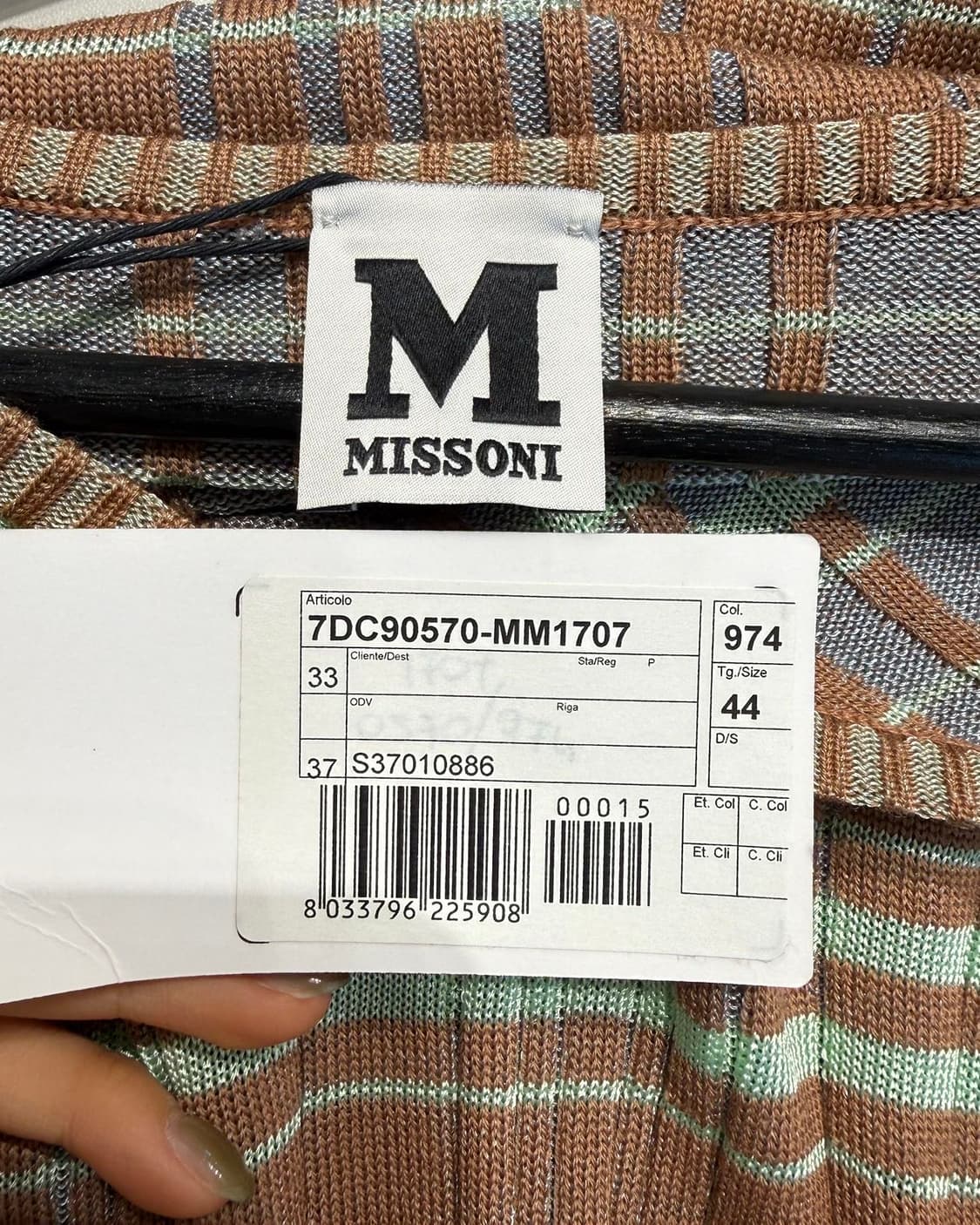 미쏘니 브라운 스트라이프 브이넥 니트  상품이미지8