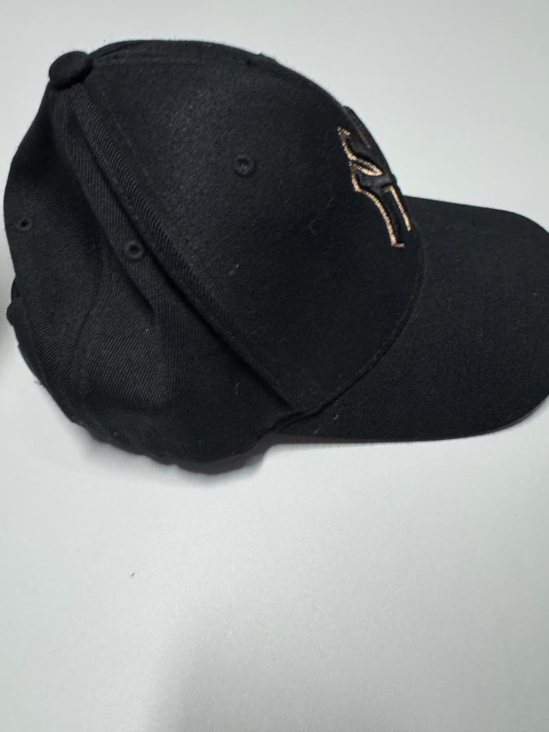 MLB 자수 골드 와펜 블랙 볼캡 F 상품이미지3