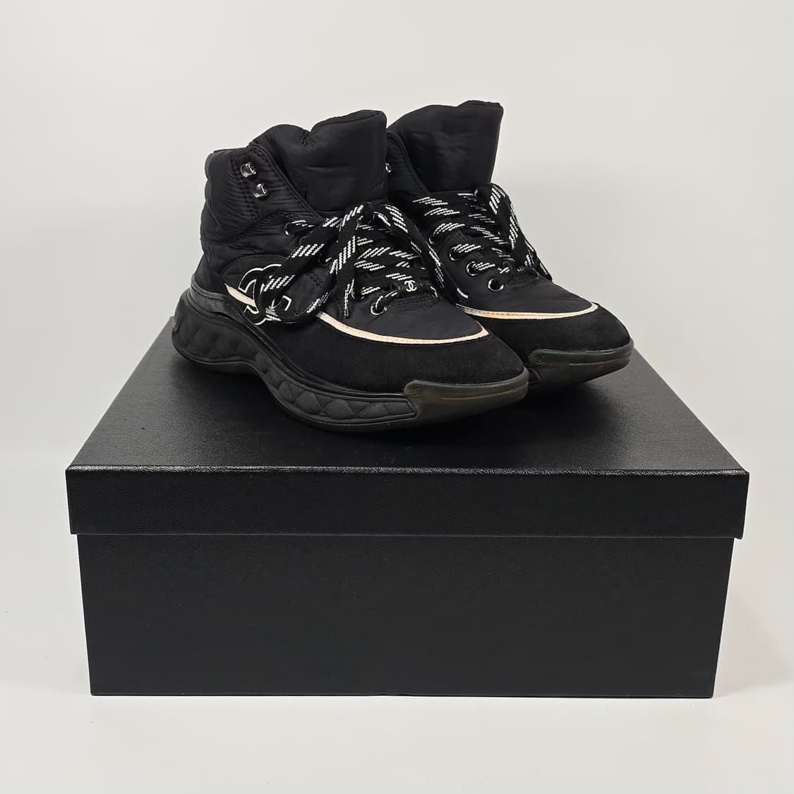 샤넬 패브릭 스웨이드 패딩 스니커즈 ( 245 ) 상품이미지1