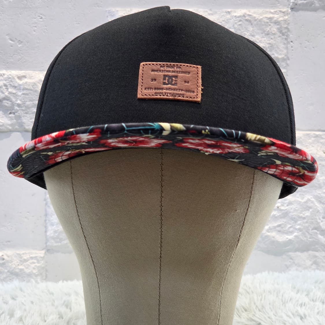 L7-4:DC SHOES 하와이안 플라워 브림 블랙 스냅백(56-59cm 상품이미지4