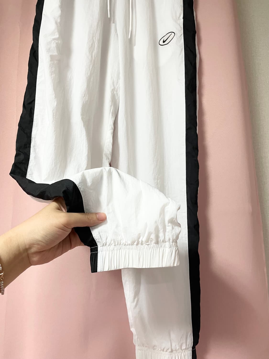 나이키 정품 스우시 화이트/블랙 라인 조거팬츠 상품이미지3