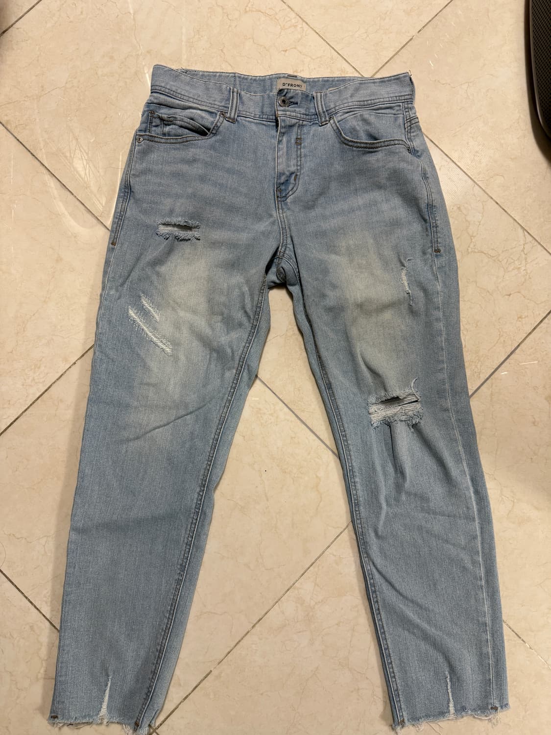 D-FRONT 데미지 크롭 테이퍼드 청바지 상품이미지1