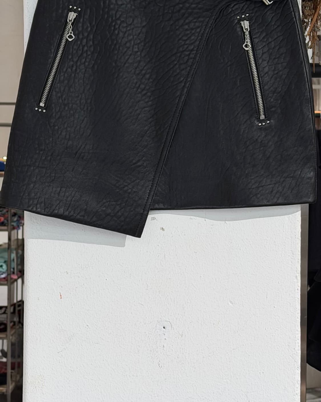 이자벨마랑 에뚜왈 블랙 램스킨 랩 프론트 바이커 미니 스커트 상품이미지3