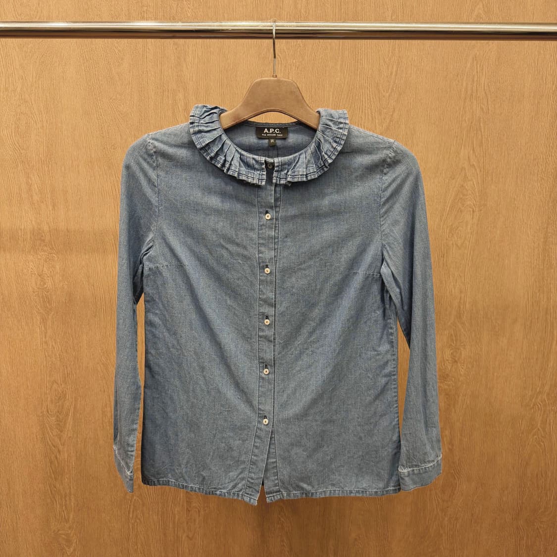 아페쎄 데님 셔츠 프릴 카라 무지 암핏 절개 디테일 레귤러핏 블루 상품이미지4